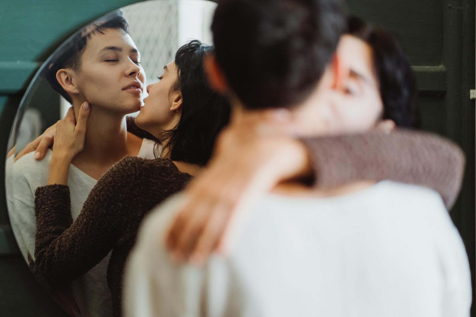 How To Develop Confidence In Non-Monogamy